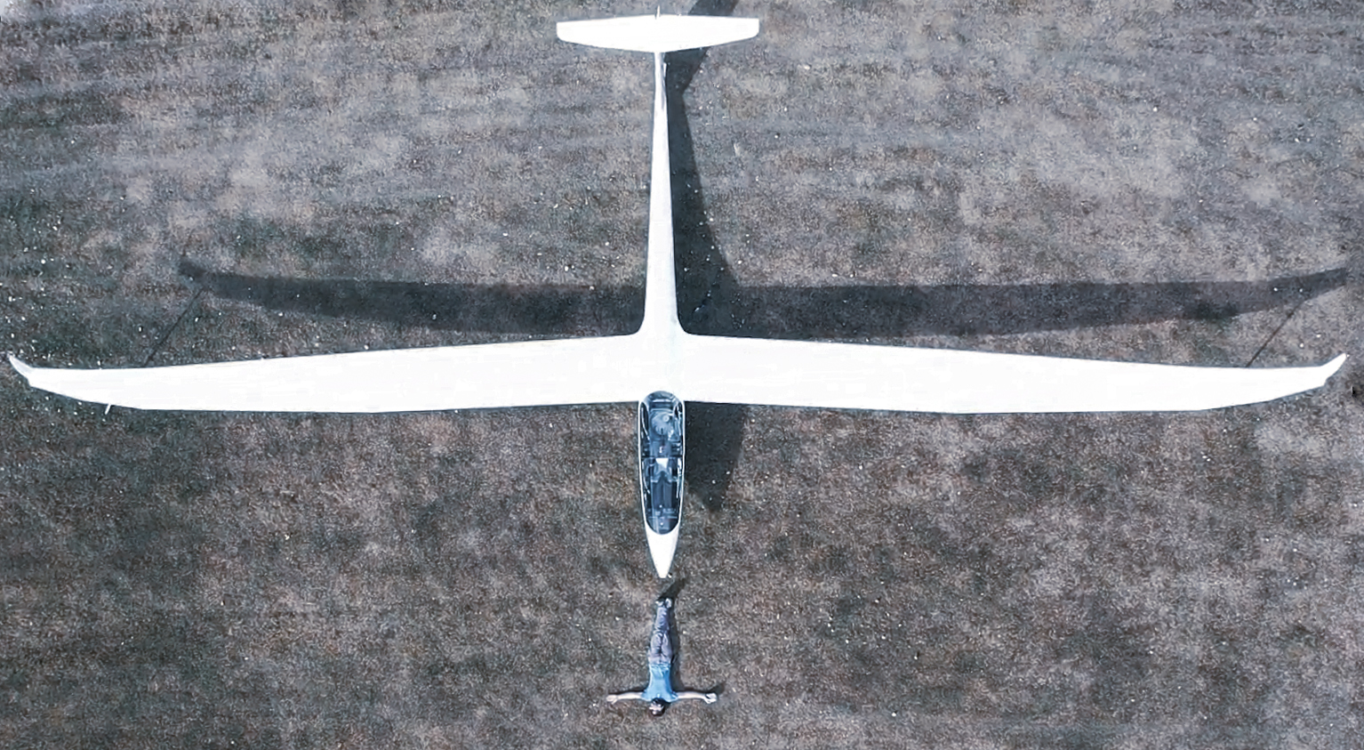 Duo Discus X glider used by Kahu Soaring in Omarama