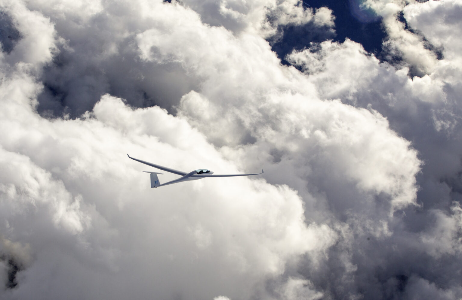 Kahu Soaring DuoDiscus FF gliding above the clouds