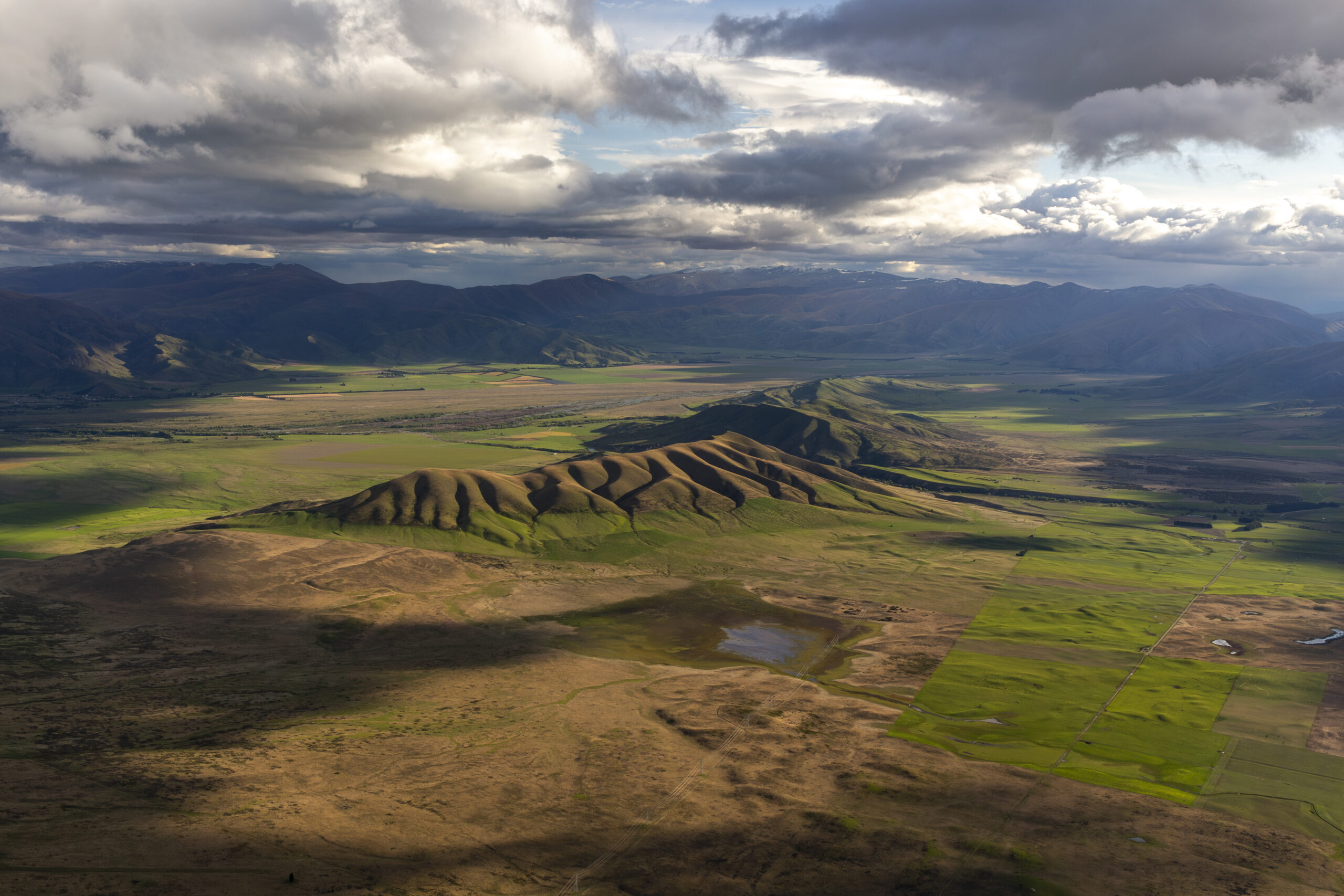 Glider above Lake Benmore country